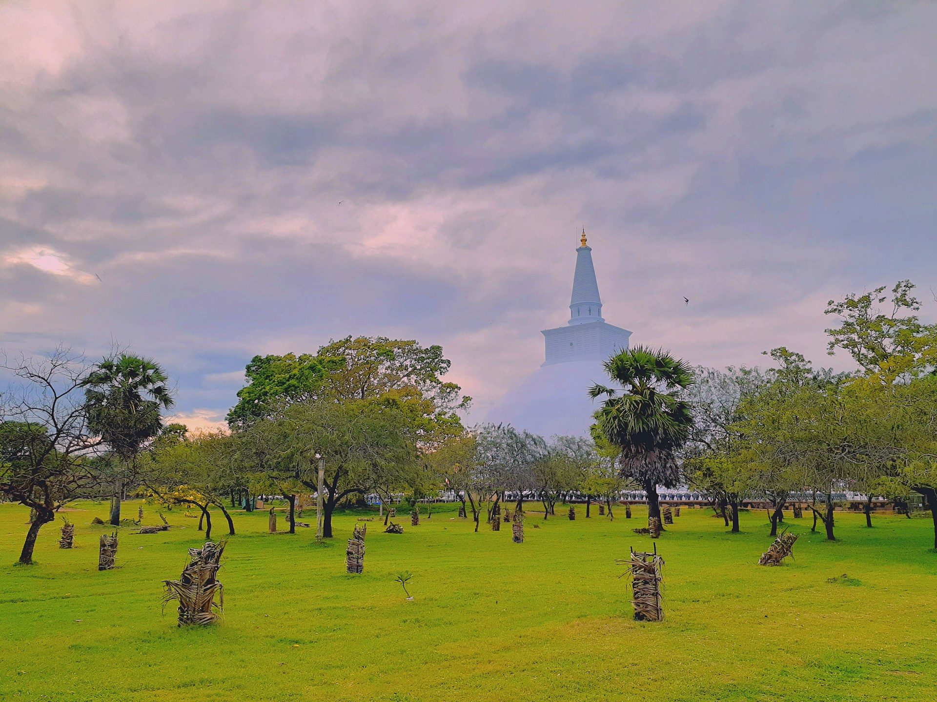 Foto: Ruwanwelisaya, , Sri Lanka - Unsplash - Izuru Kannagara